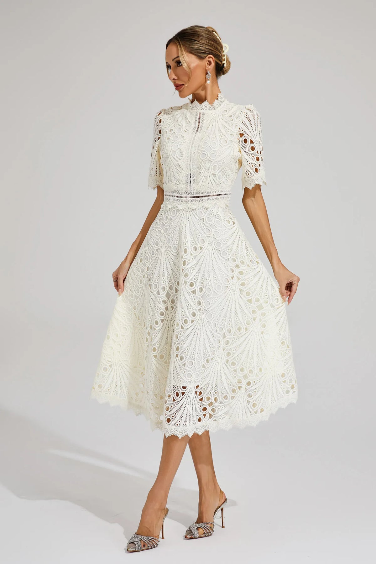 Vorelle Casual Flower Embroidery Short Sleeve Dress