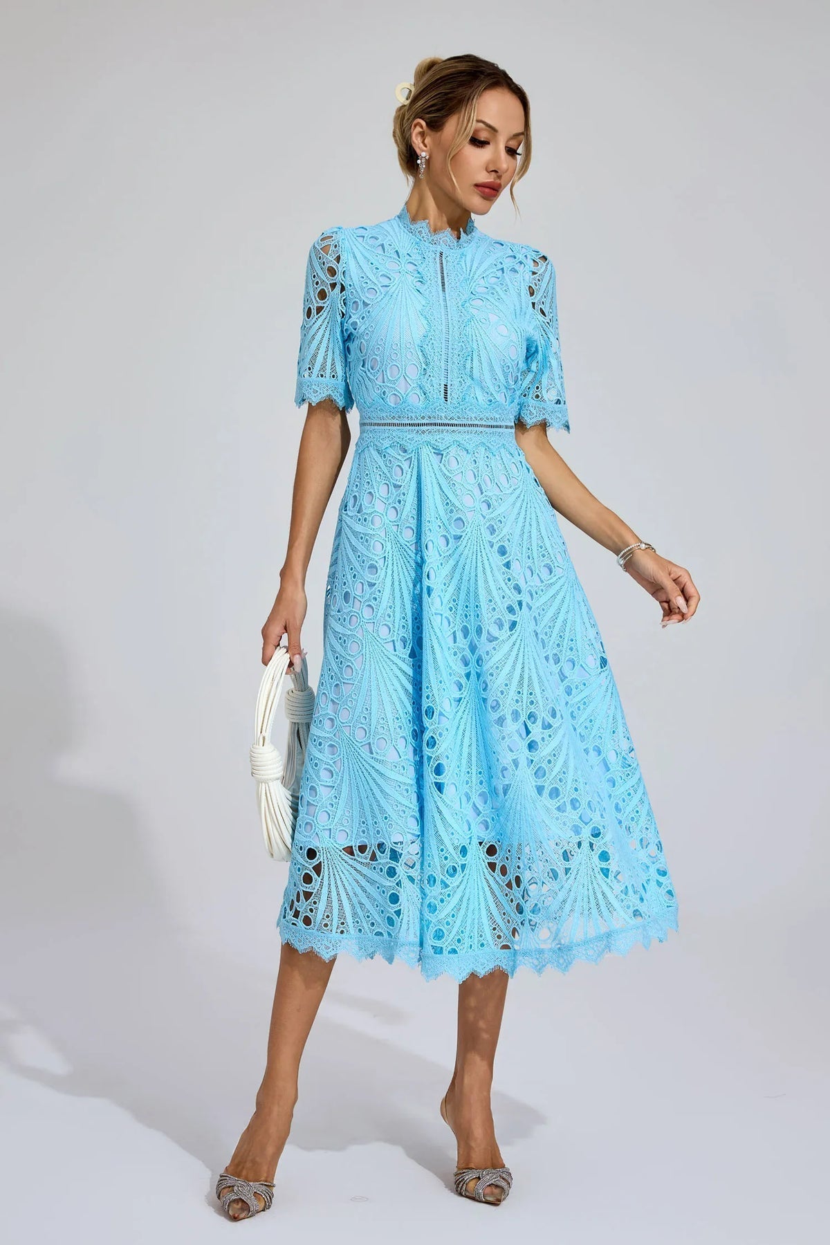 Vorelle Casual Flower Embroidery Short Sleeve Dress