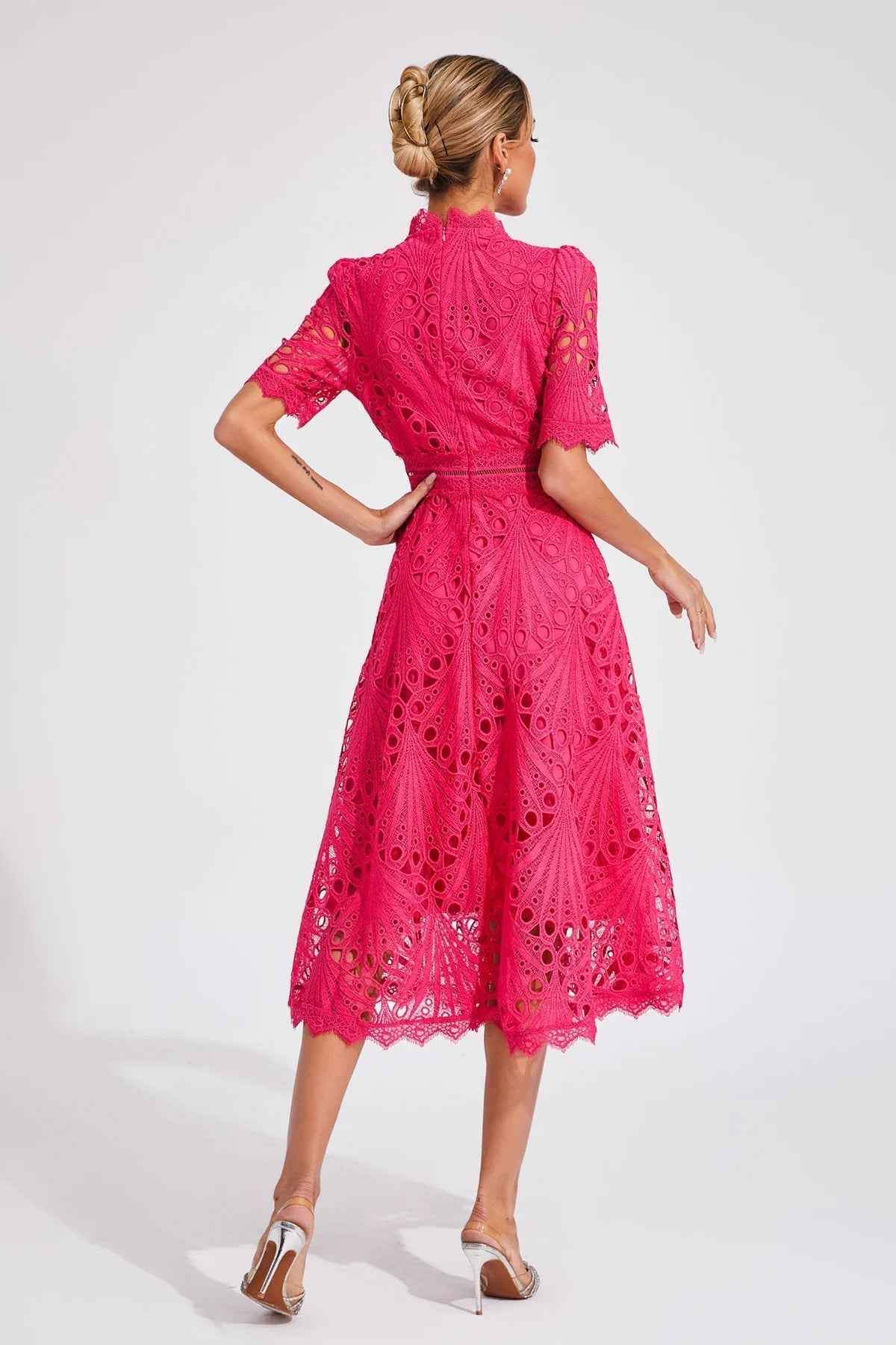 Vorelle Casual Flower Embroidery Short Sleeve Dress